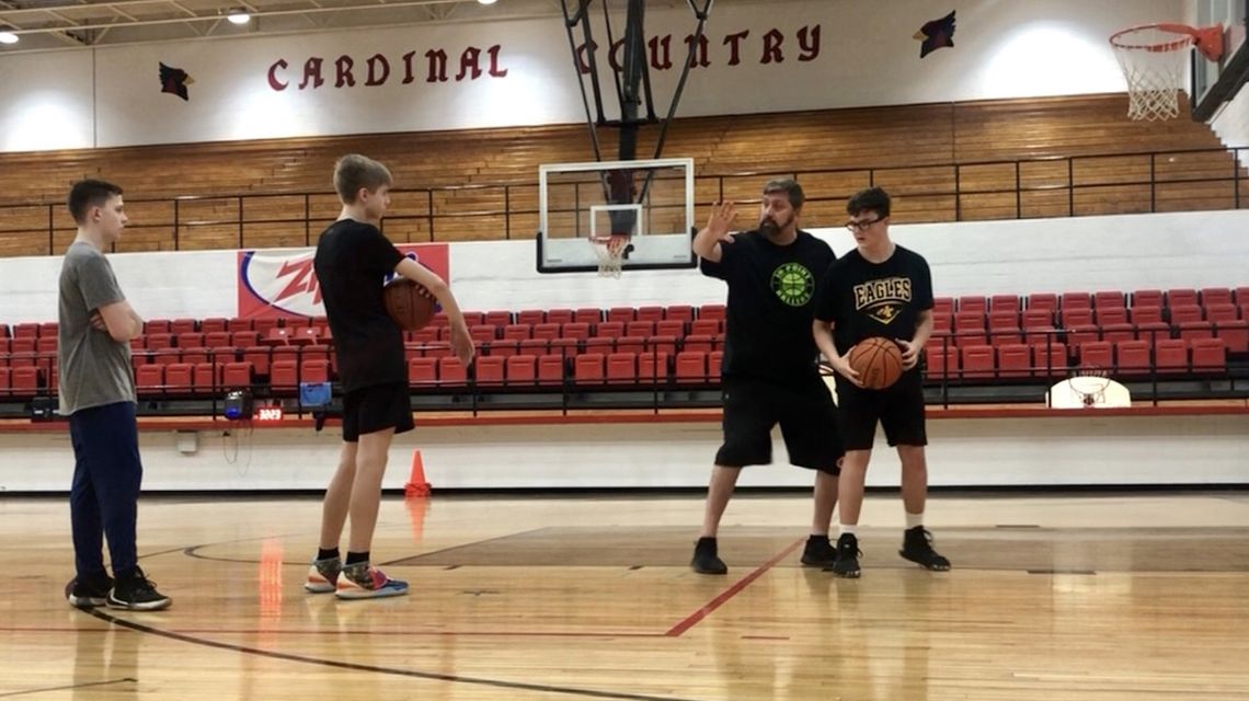 Kentucky basketball legend VanHoose helps young players by launching training school