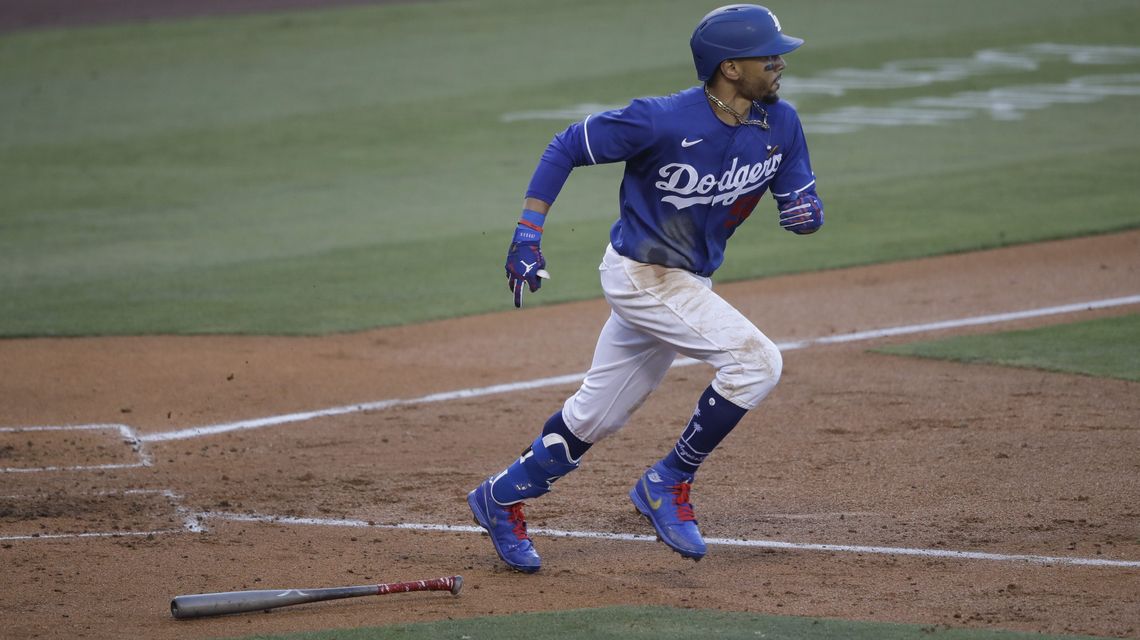 Betts gets $365M, 12-year deal with Dodgers through 2032