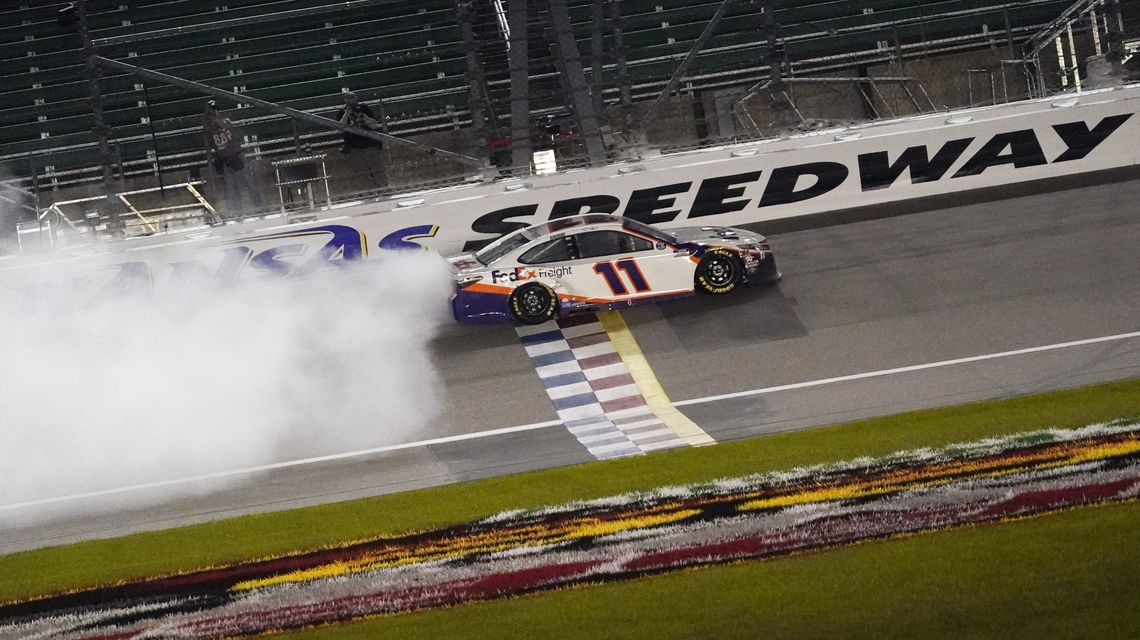 Hamlin holds off Keselowski for fifth Cup victory of season