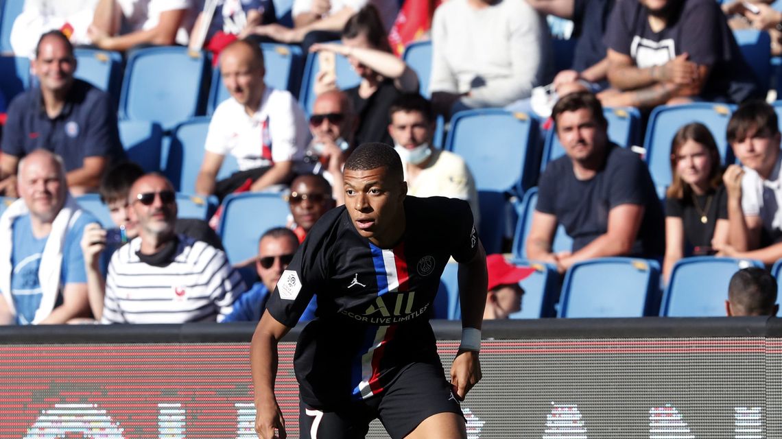 France kicks off fans’ return to elite European soccer