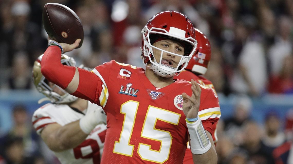 Mahomes knows risk, feels safe in return to Chiefs’ facility
