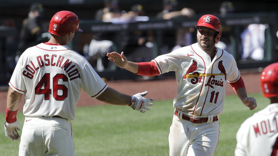 Wainwright pitches strong 6 innings, Cards beat Pirates 9-1