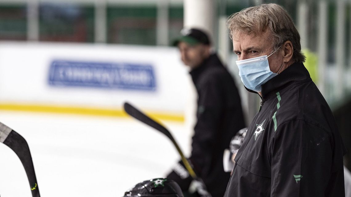NHL’s older coaches debate wearing masks, taking precautions