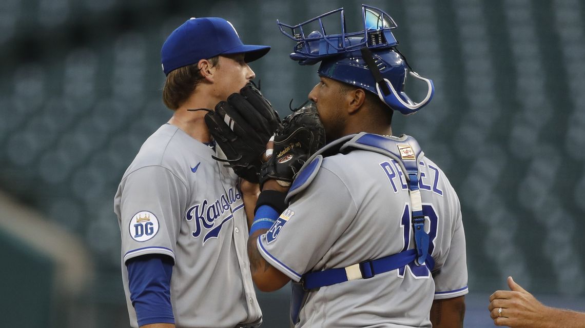Rosenthal earns 1st save since 2017, Royals beat Tigers 5-3