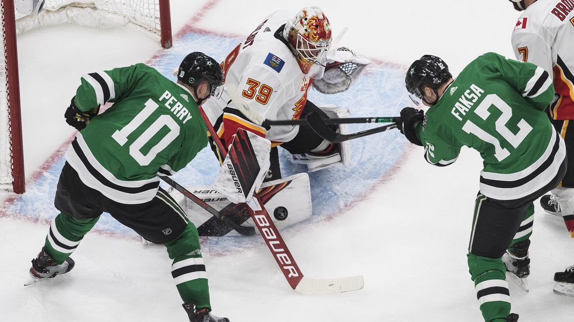Stars get late goal for 5-4 win over Flames to even series