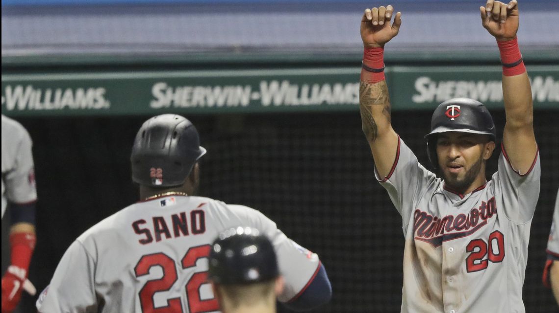 Sanó, Cruz homer as Twins top Indians 3-2 in series opener