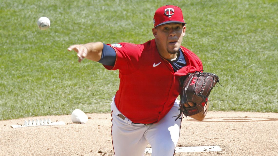 Berríos, Twins win 5th in row, top Pirates after drone delay