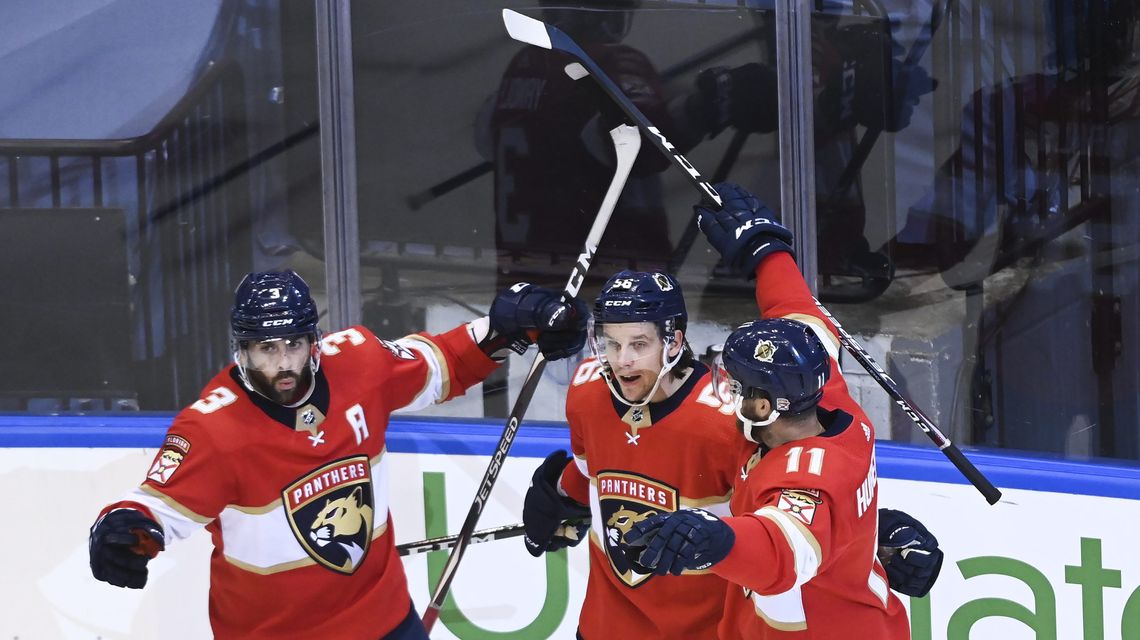 Panthers avoid elimination, beat Islanders 3-2 in Game 3