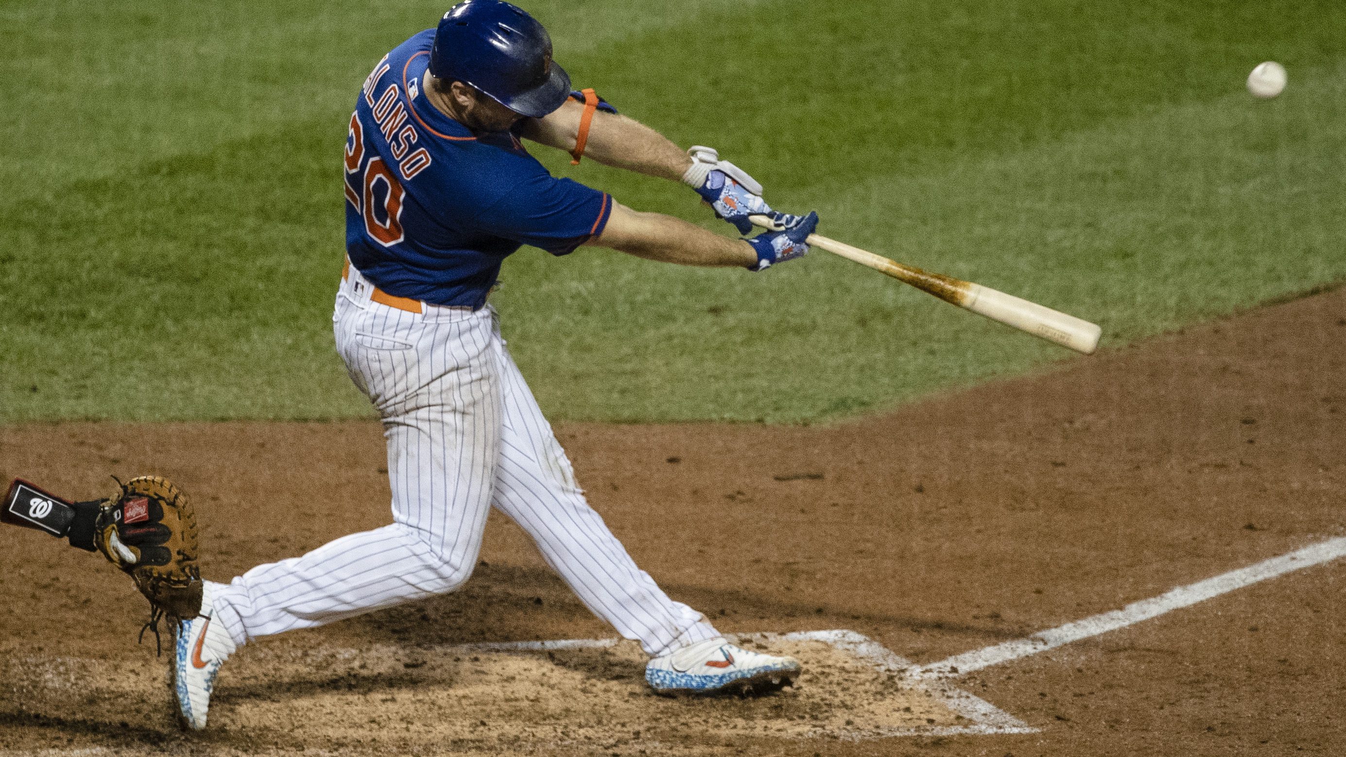 Mets place infielder Luis Guillorme on 10-day IL with groin strain