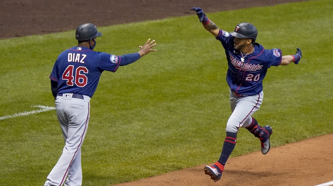 Rosario’s slam helps Twins beat Brewers 4-2 to end skid