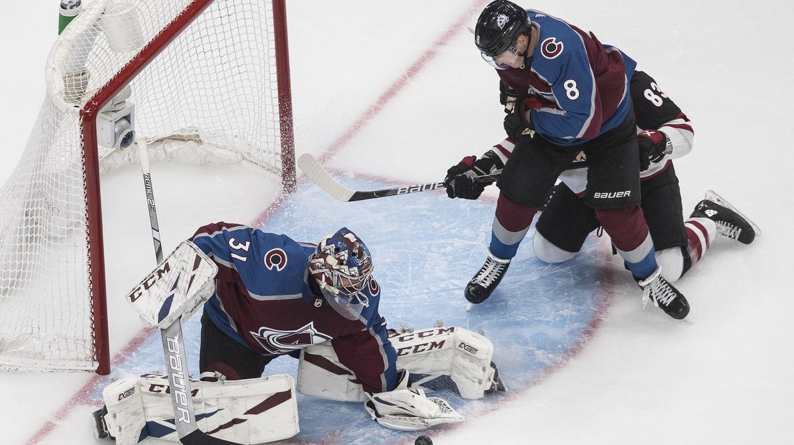 Avalanche score 3 third-period goals to beat Coyotes 3-0