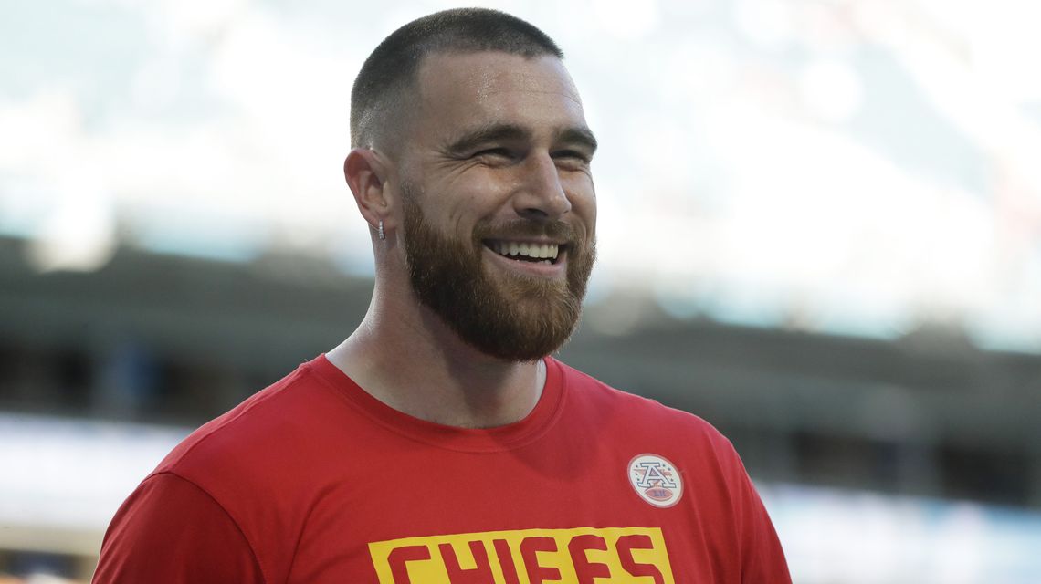 AP source: Chiefs, Kelce agree to 4-year, $57.25M extension