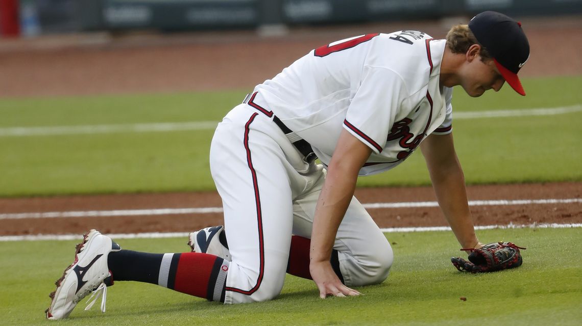 Braves ace Mike Soroka leaves game with injured right leg