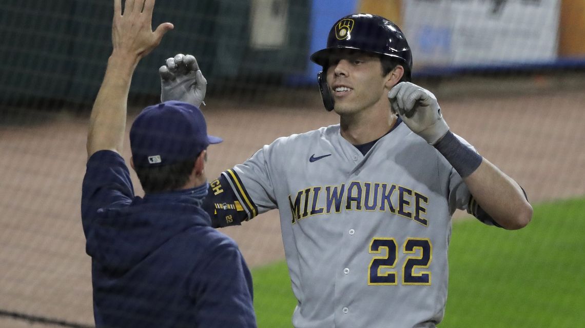 Yelich hits inside-the-park homer, Brewers beat White Sox