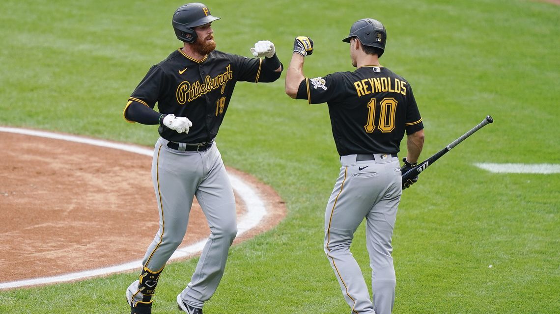 Pirates connect 3 times off DeSclafani, roll 9-6 over Reds