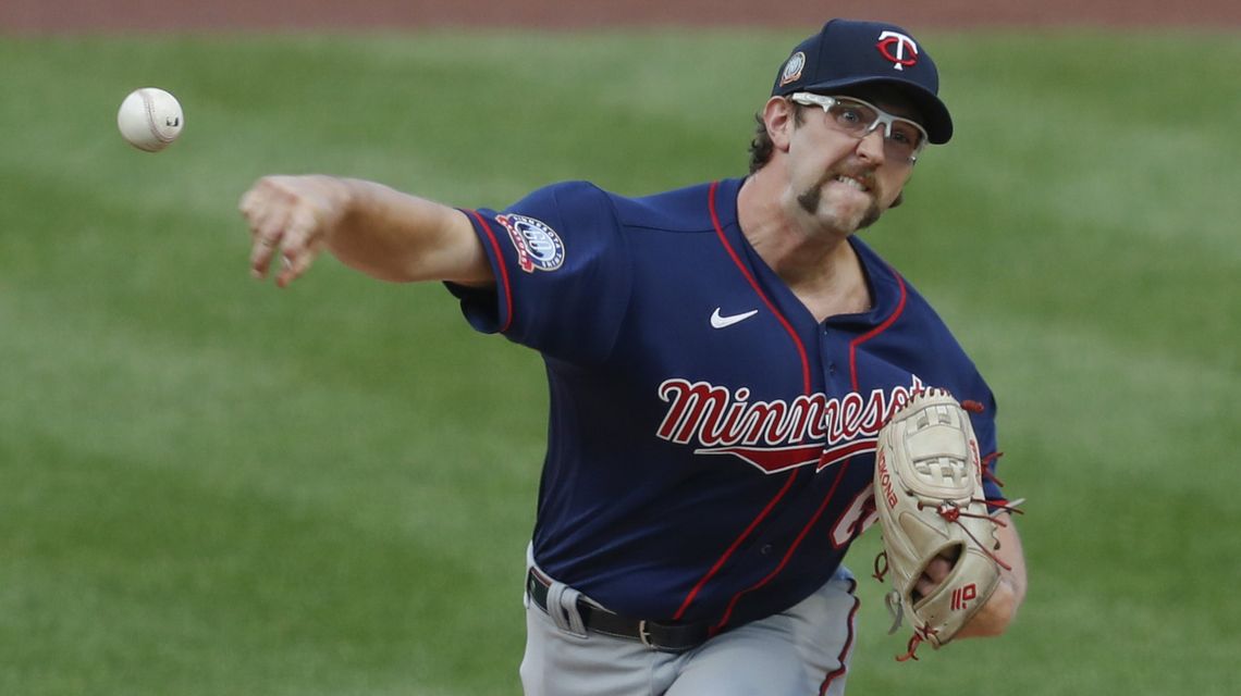Dobnak shines in homecoming, Twins top reeling Pirates 5-2