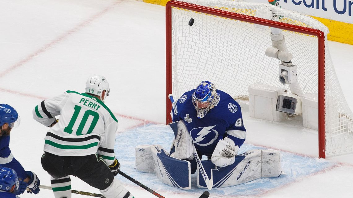Perry gives Stars 1-0 lead after 1 in Game 5 of Cup Final