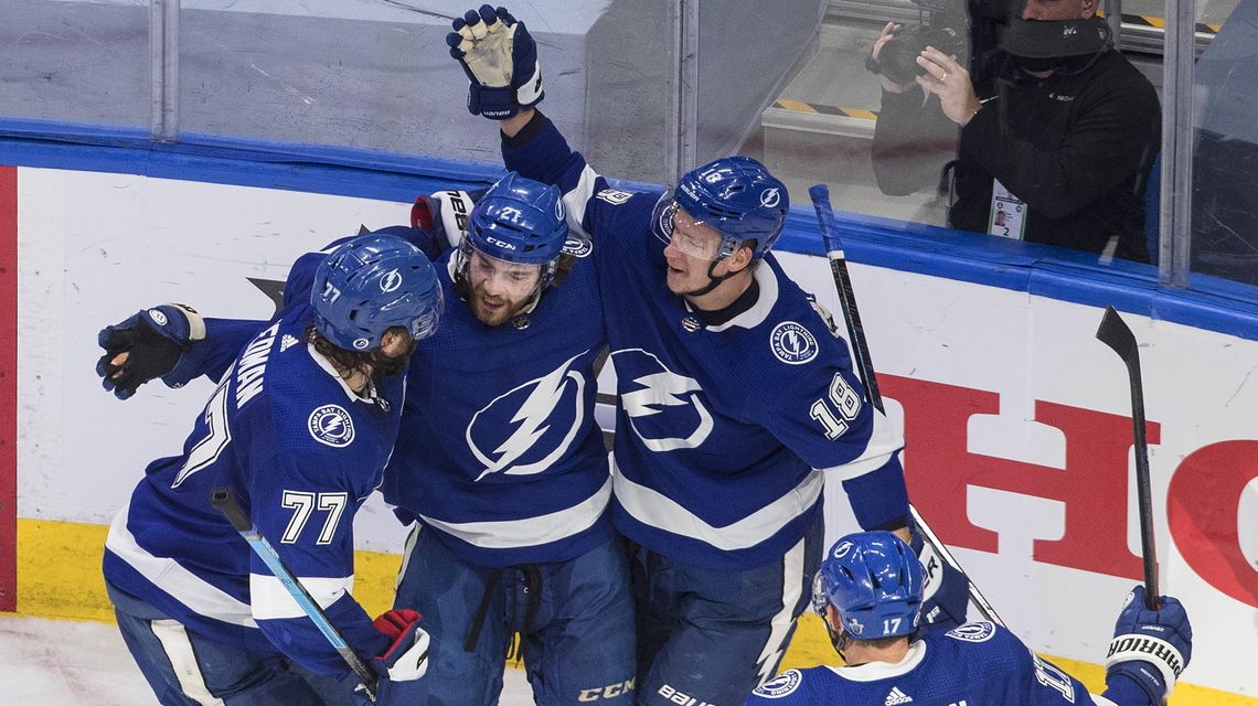 Lightning romp to 8-2 win over Isles to open East finals