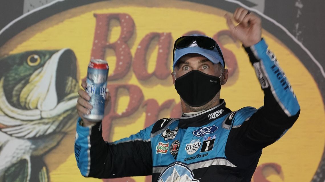 Kevin Harvick nabs 9th win of season to roll into 2nd round