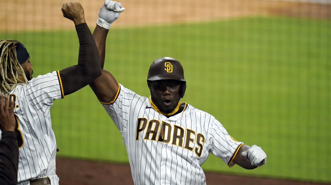 Paddack sprains ankle but streaking Padres stop Giants, 6-1