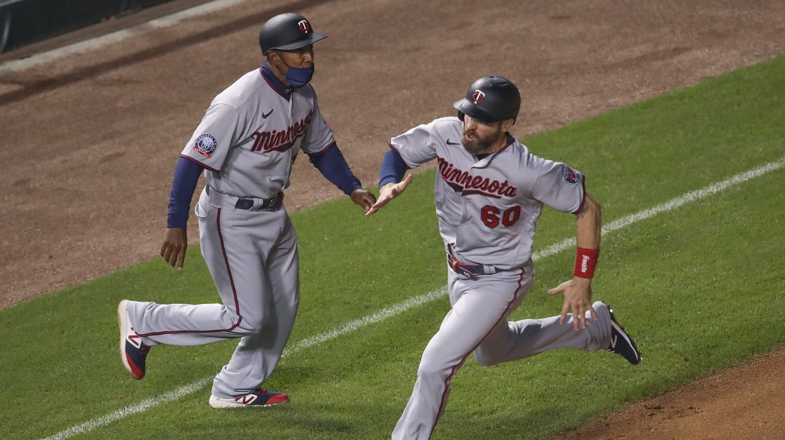 Twins clinch 2nd straight playoff spot, beat Mills, Cubs 8-1