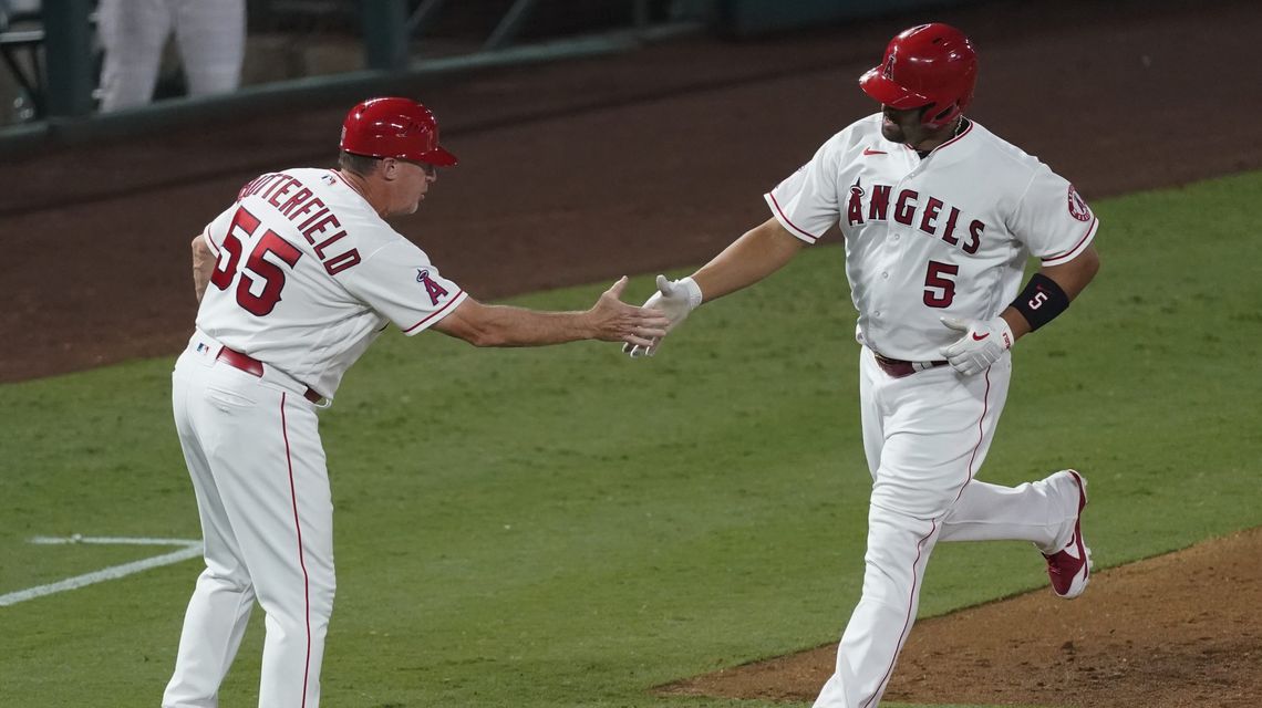 Pujols passes Mays for 5th on HR list with No. 661, adds 662