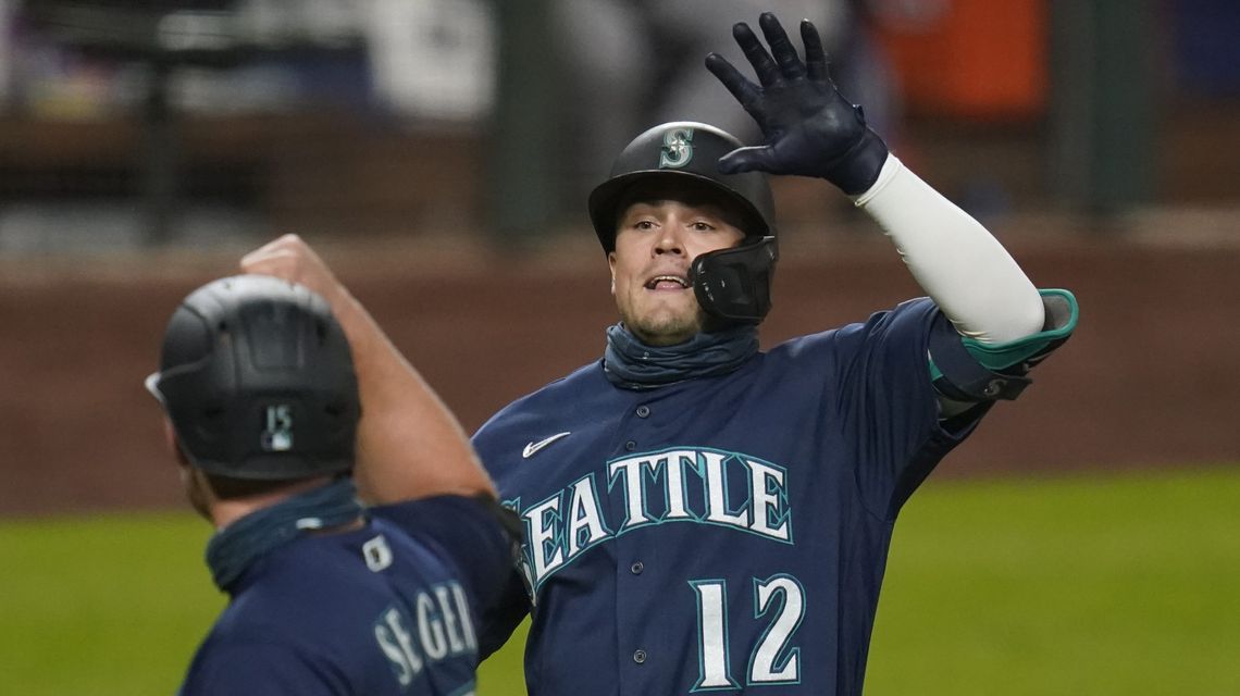 Gonzales shuts down Astros, Mariners roll to 6-1 victory