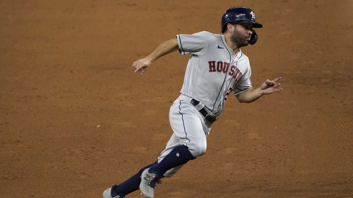 Yuli Gurriel takes pay cut to $7M to stay with Astros