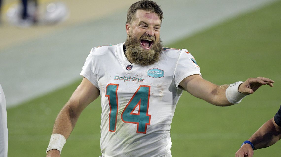 Fitzpatrick keeps his job as Dolphins QB for another week