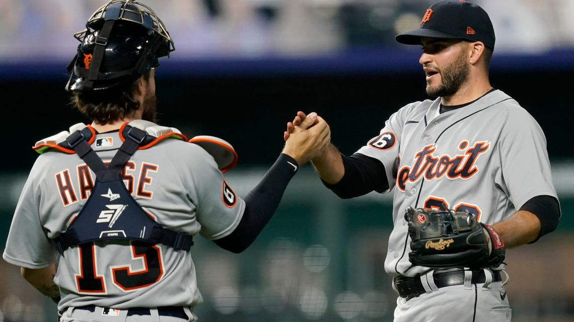 Tigers use big first inning to edge Royals 4-3