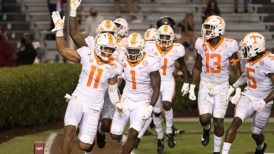 No. 16 Tennessee wins seventh straight, 31-27, over Gamecocks