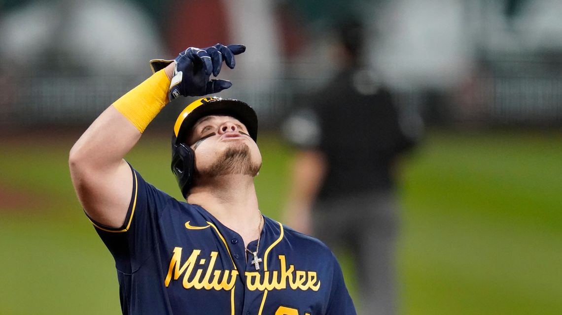 Brewers keep playoff hopes alive with 3-0 win over Cardinals