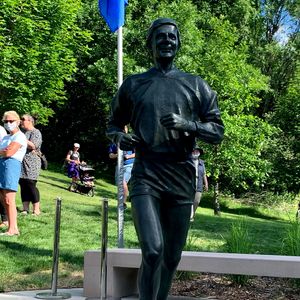 Statue memorializes iconic Lincoln High School coach and his enduring philosophy