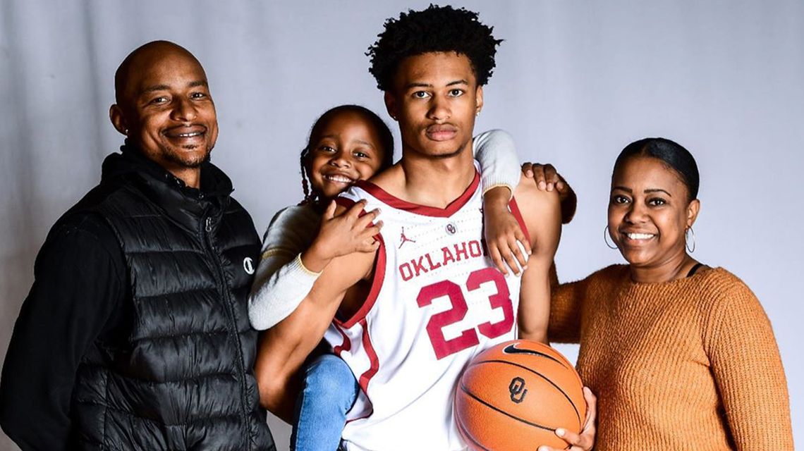Basketball bond runs deep in Alexander family