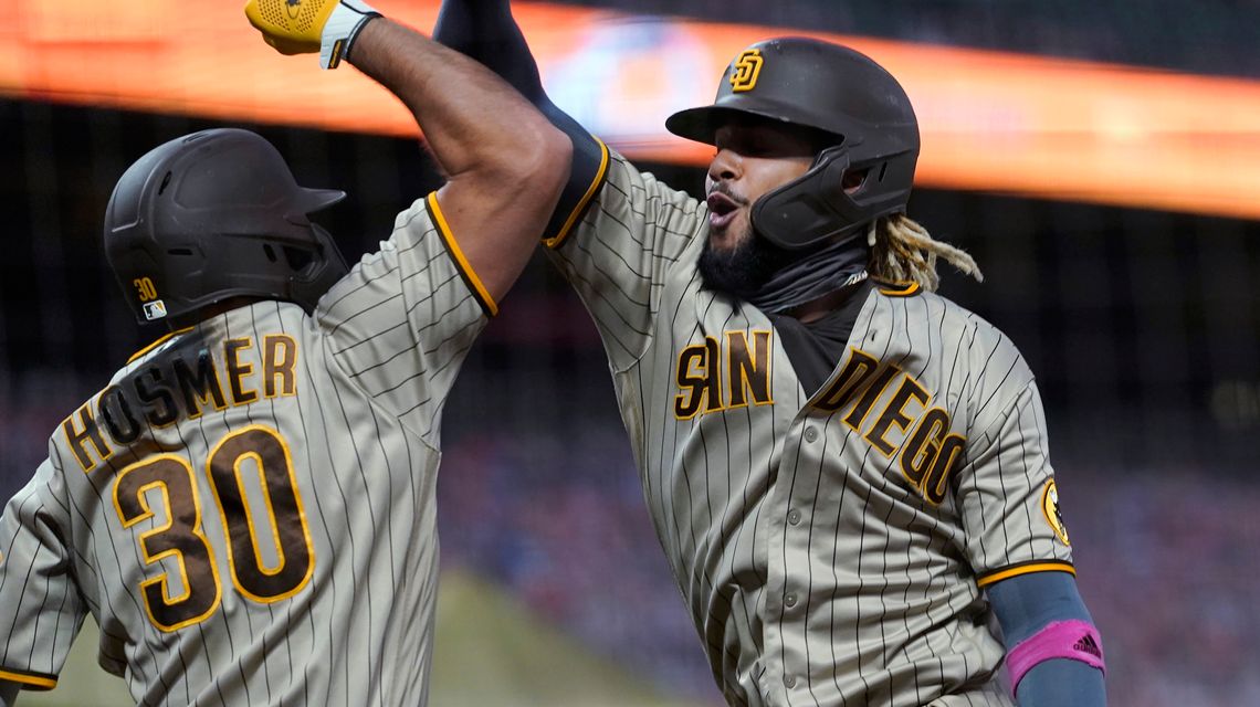 Giants need win, help to reach playoffs after loss to Padres