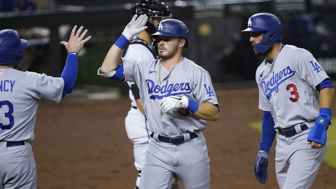 Lux hits 2 HRs, lifts Dodgers over D-backs in 10 innings