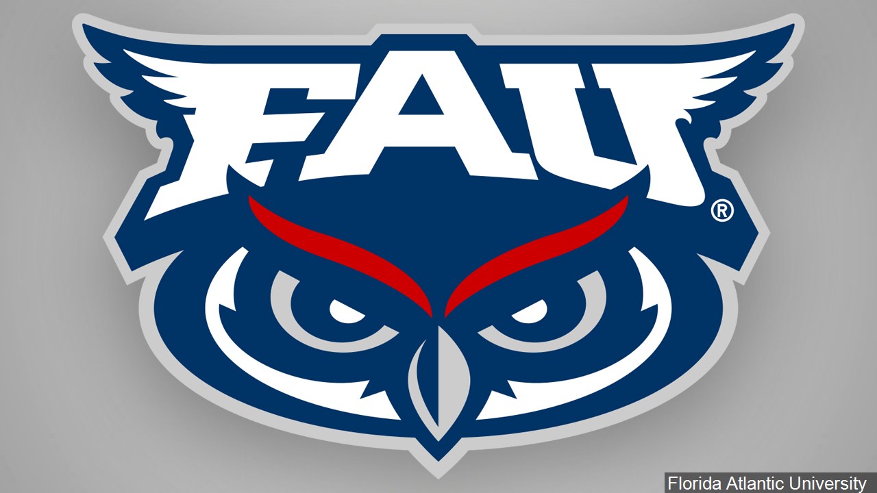 Taggart gets first win at FAU, 21-17 over Charlotte