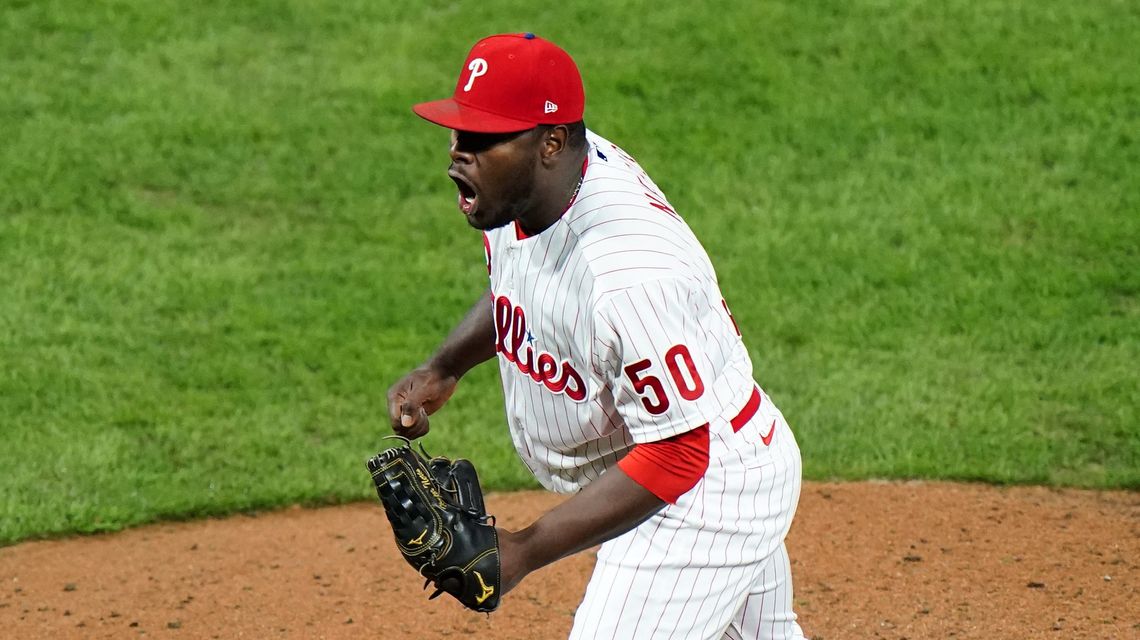 Phillies clear out ‘pen, decline options on Neris, Phelps