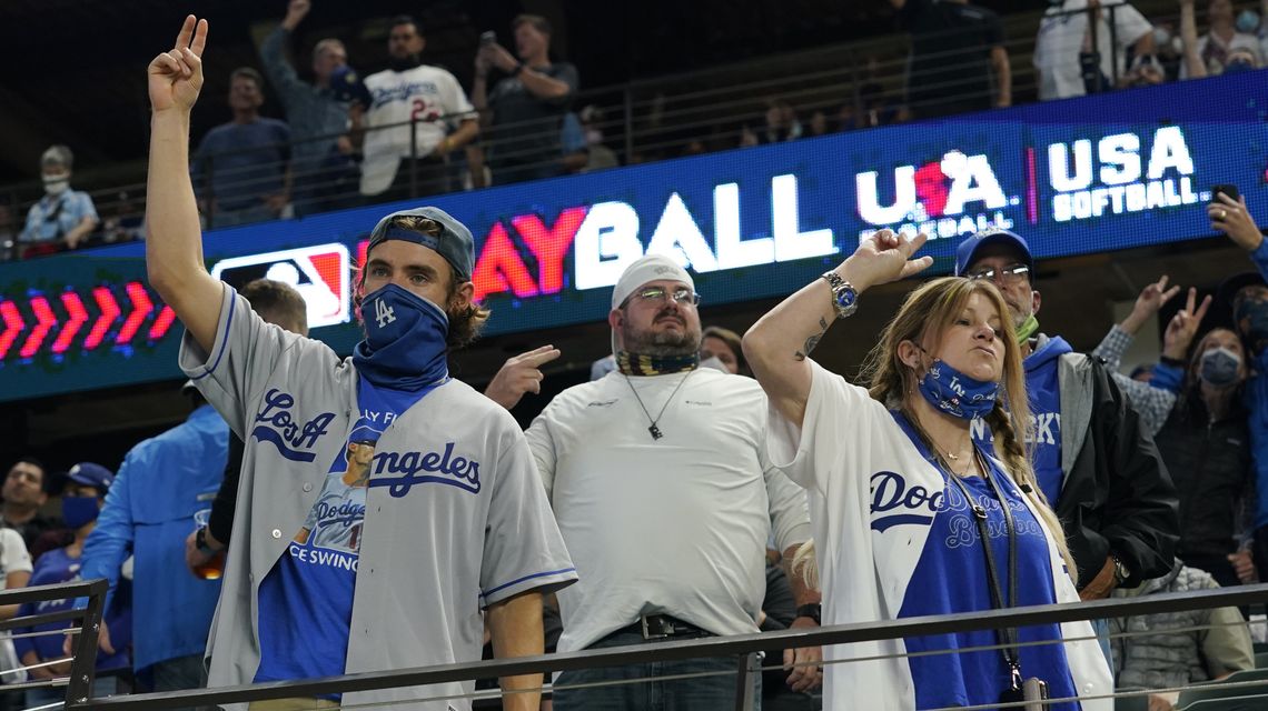 Rays, Dodgers grateful to have fans at neutral-site Series