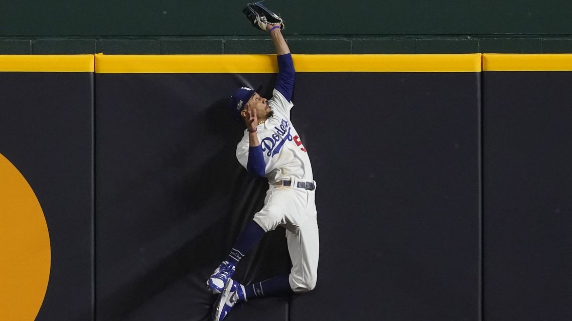 Catch this! Betts saves Dodgers with 3rd web gem in 3 nights