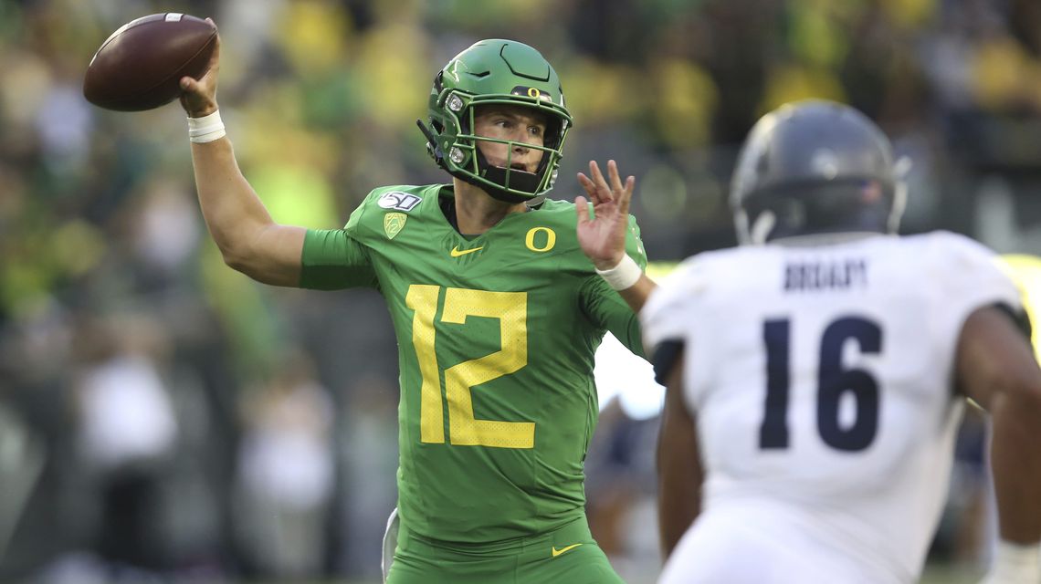 Cristobal coy about starting QB for Oregon against Stanford