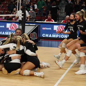 Omaha Skutt volleyball makes history with sixth straight state title
