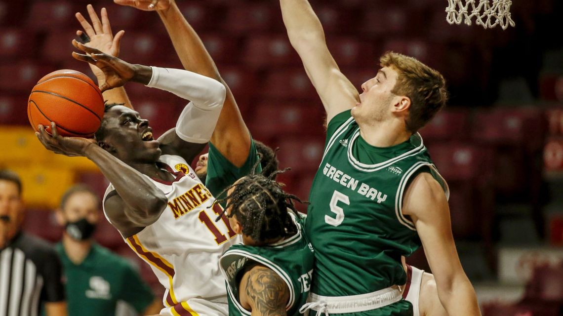 Carr scores 35 points, leads Minnesota over Green Bay 99-69