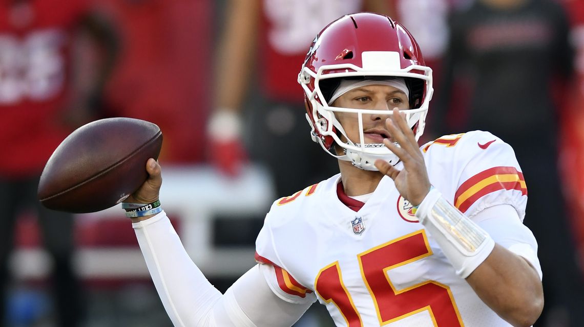 Mahomes, Hill have huge day, Chiefs hold off Bucs 27-24