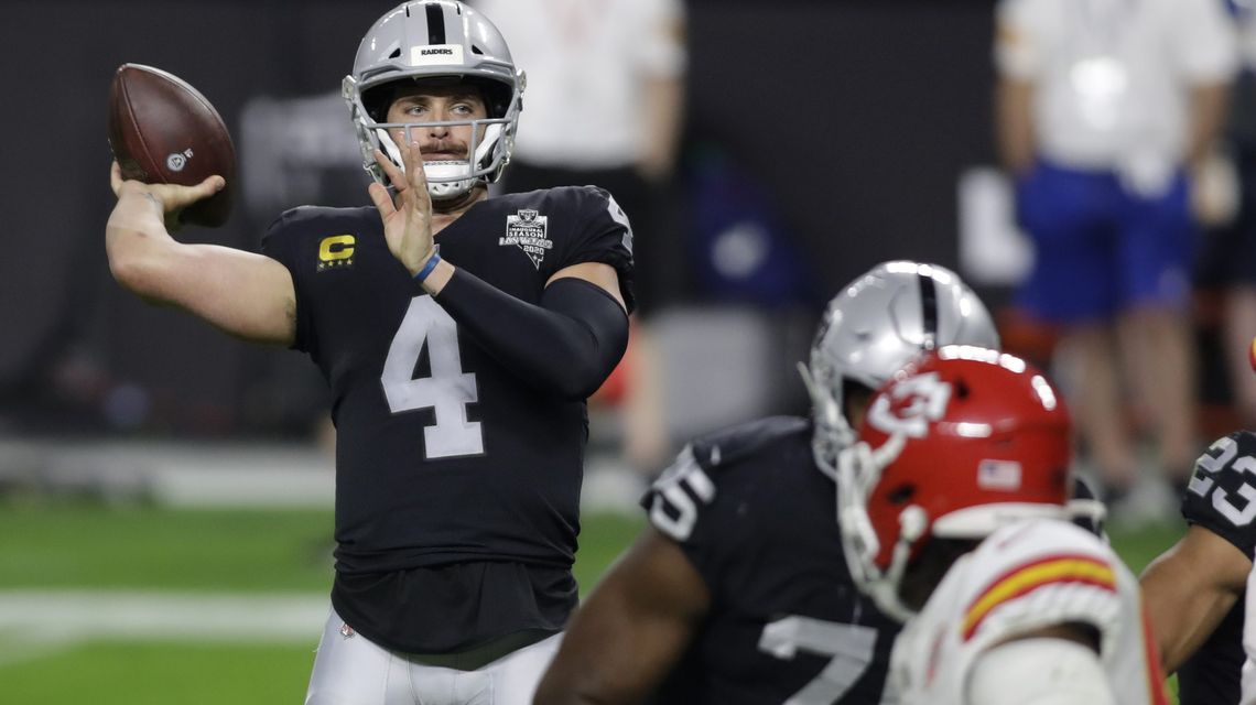 Derek Carr is the king of the audacious audibles in 2020