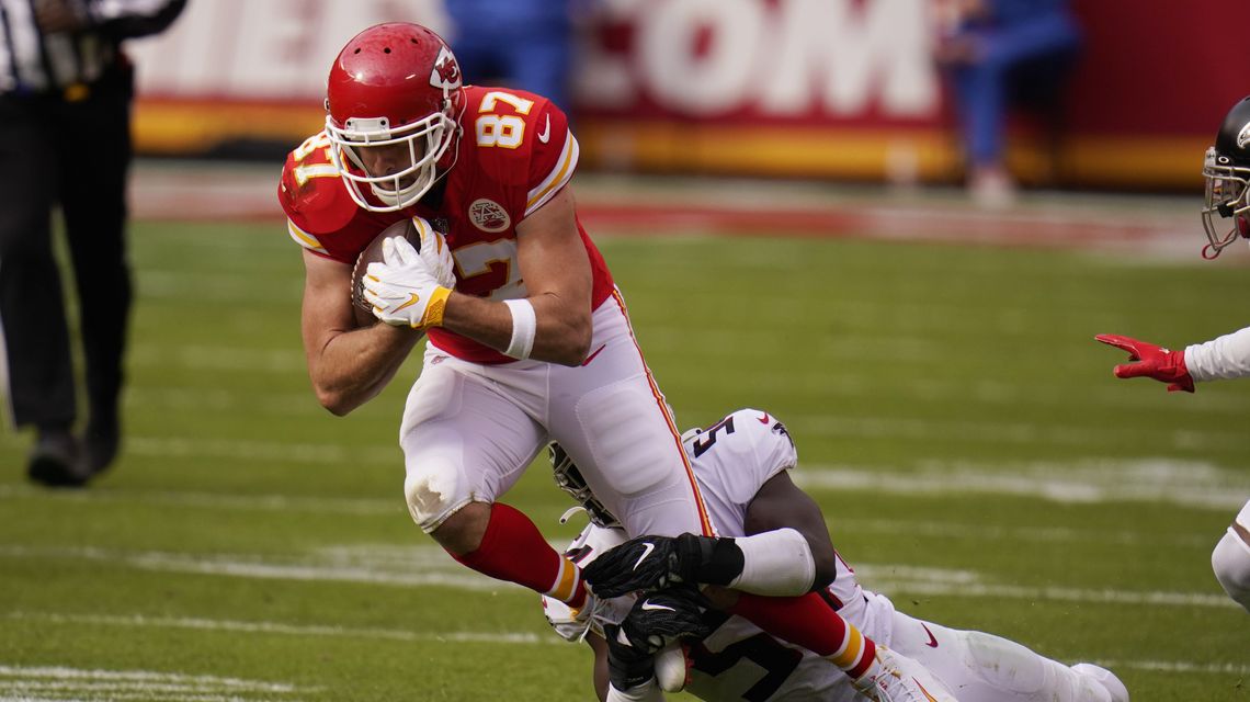 Chiefs TE Kelce returns to practice after back, hip soreness