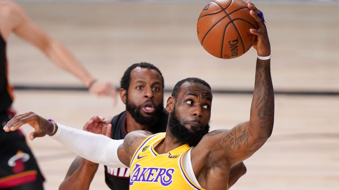 Agency: LeBron James inks contract extension with Lakers