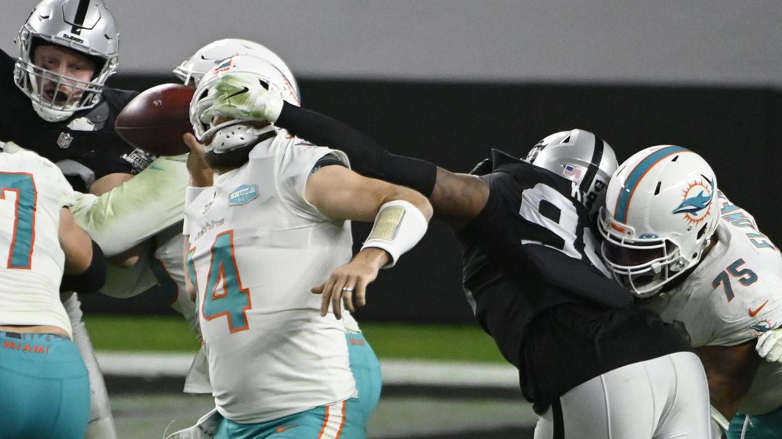Dolphins stun Raiders 26-25 to move step closer to playoffs