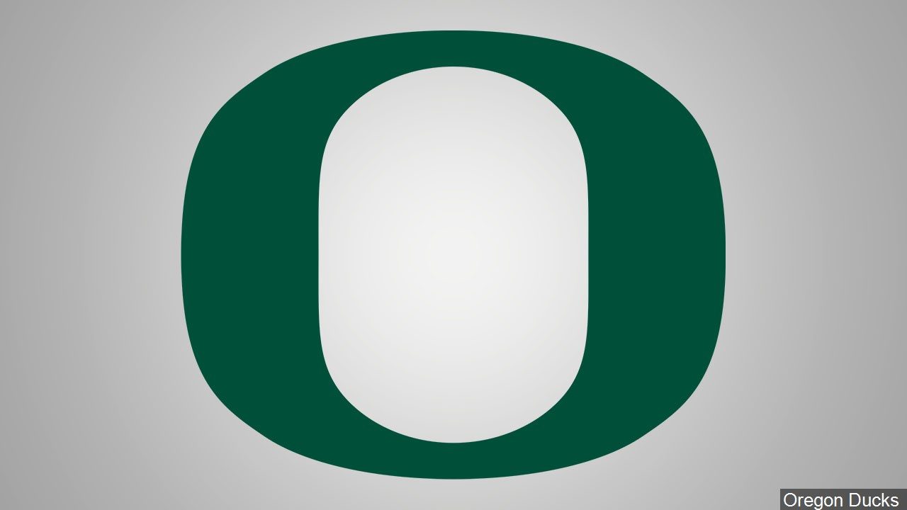 No. 10 Oregon remains undefeated with 85-43 win over Utah