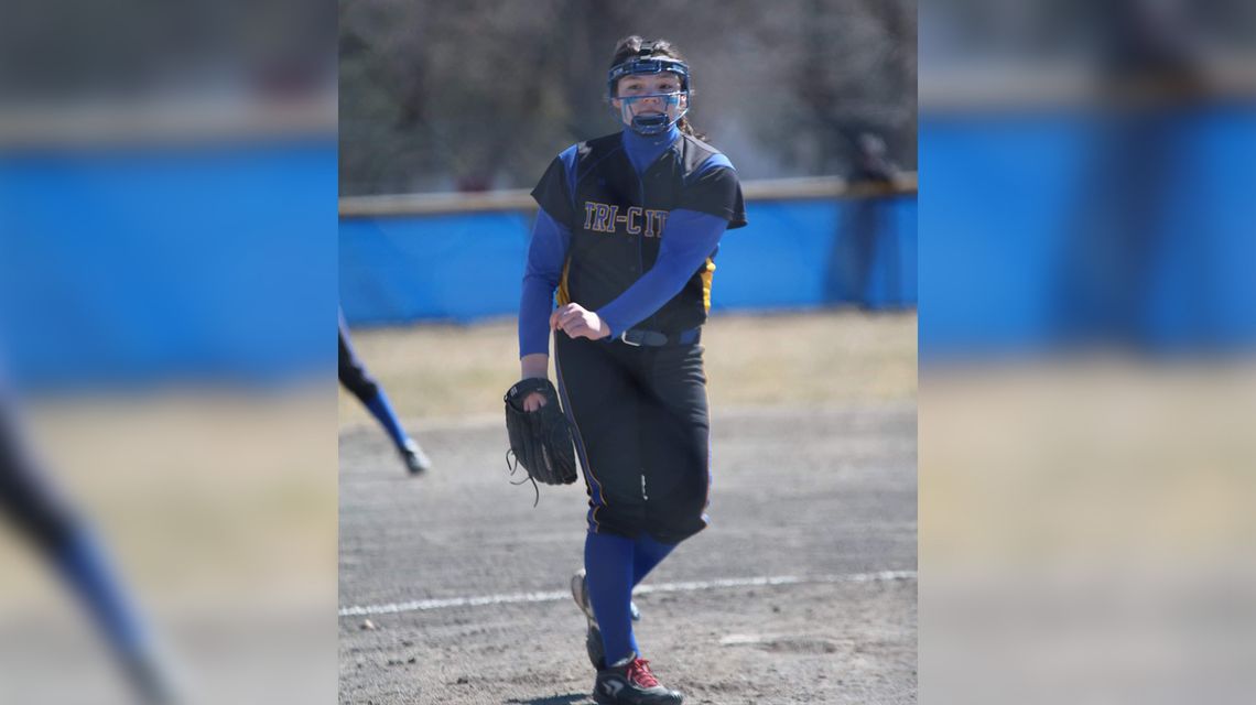Future University of Illinois softball star continuing to showcase her talents in high school